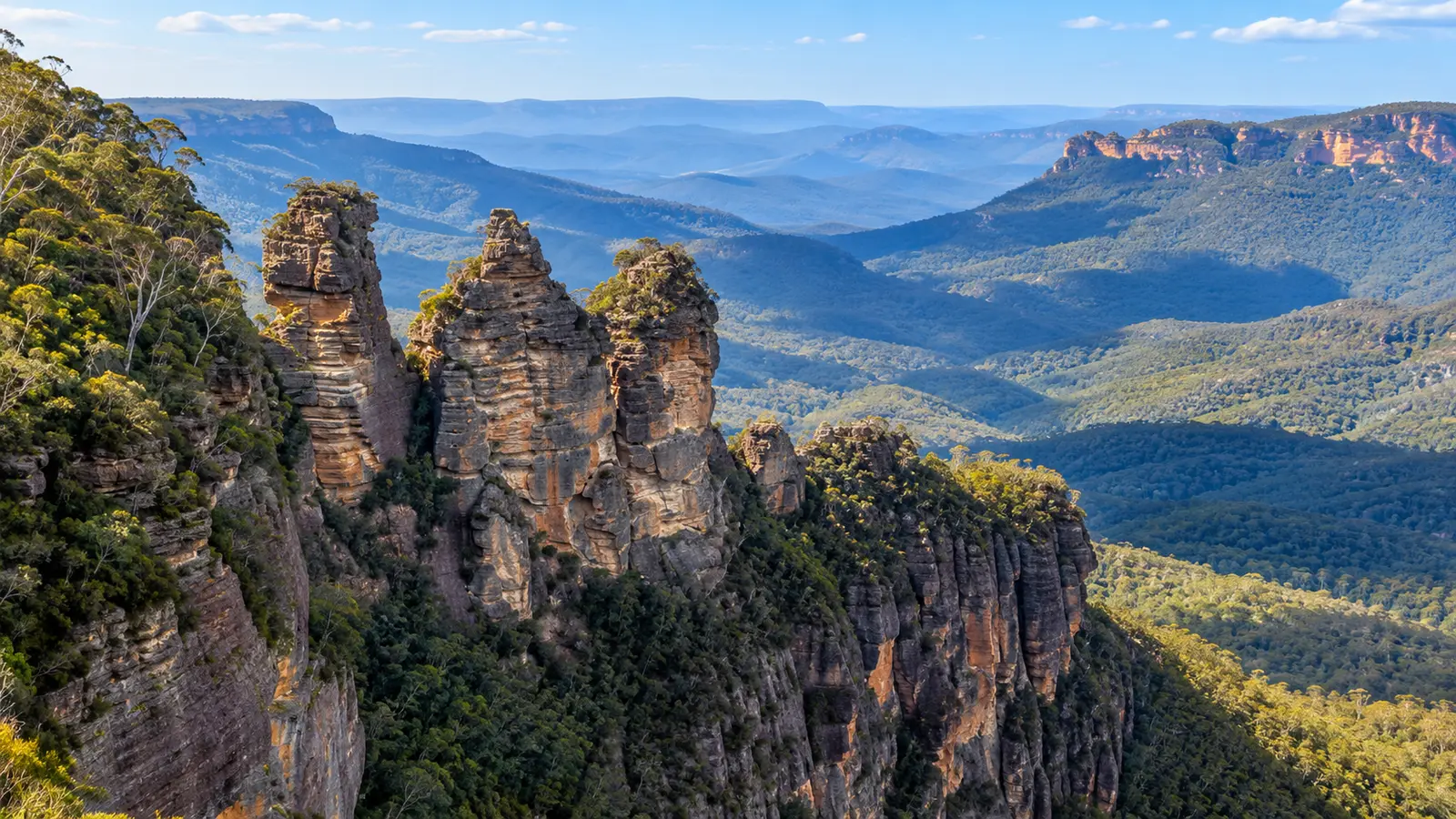 Three Sisters rock formation above the Blue Mountains valley